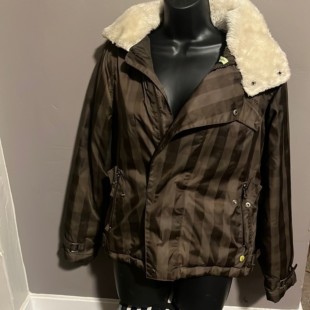 Women’s Burton Snow/Ski Jacket Size Small Fur lined